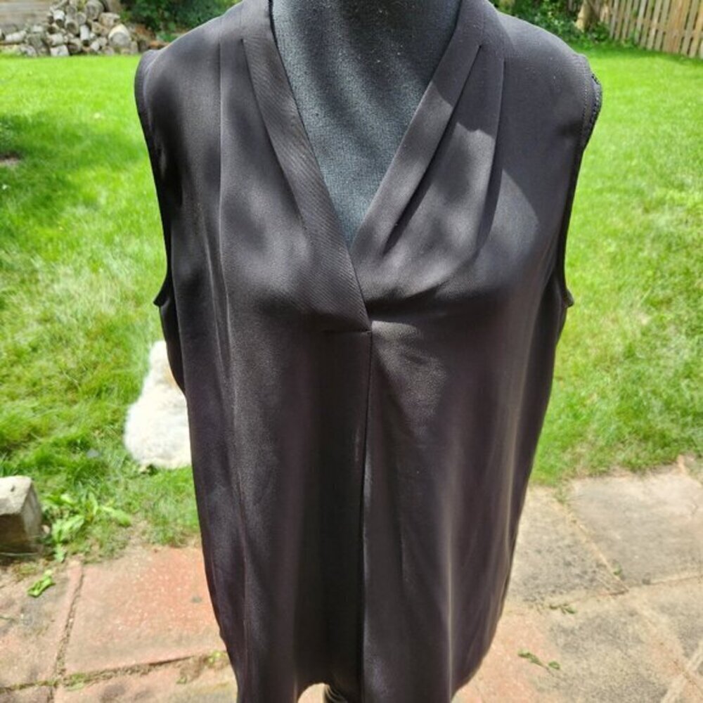 P297. Calvin Klein Black V-neck Sleeveless Blouse |L
